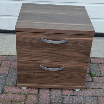 Gratis Nachtkastje met Lades