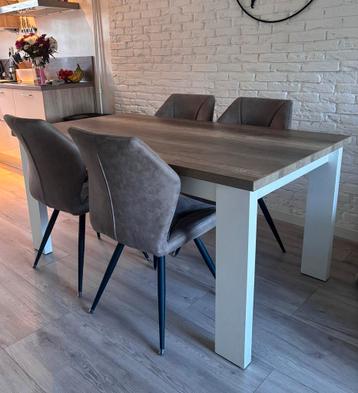 GRATIS AF TE HALEN Houten eettafel met witte poten 160x90 cm
