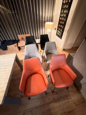 6 Henders & Hazel Eetkamerstoelen met wieltjes - Gratis!