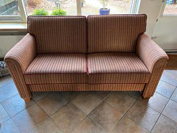 Gratis: Comfortabele Tweepersoonsbank met Stof Bekleding