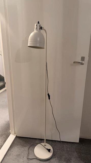 Witte staande lamp