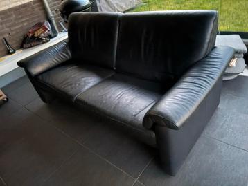 Zwarte lederen tweezitsbank