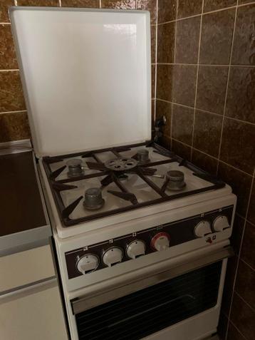 Gasfornuis en koelkast