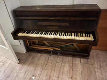 piano te koop: August Förster