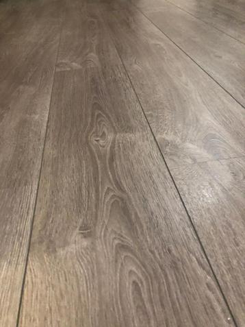 Taupe bruingrijs laminaat 40m2 ongeveer