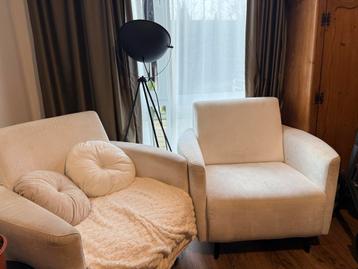 Gratis: 2 witte stoelen - zelf ophalen