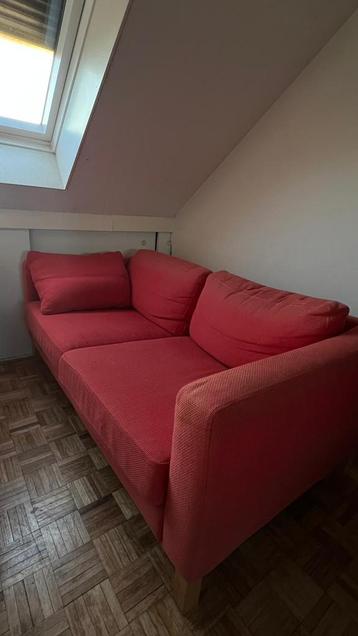 Rode 2,5/3 persoonsbank - Gebruikt, maar comfortabel!