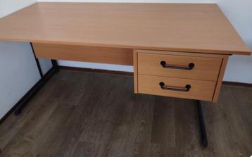 Gratis! Mooi en zware kwaliteit bureau