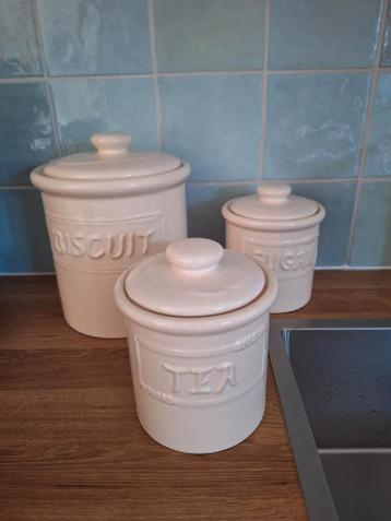 3 voorraadpotten gratis op te halen