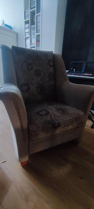 Twee fauteuils met bloemmotief