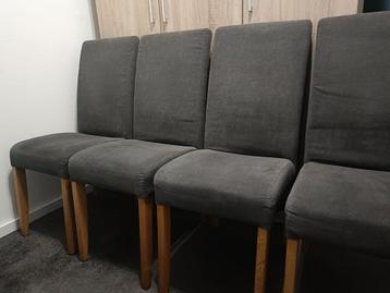 Vier eetkamerstoelen