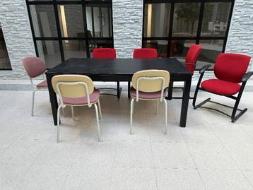 Tafel en 11 stoelen-Gratis ophalen