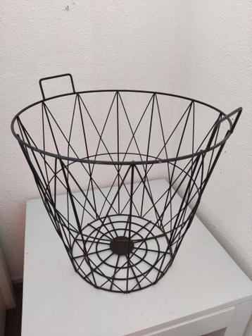 Mand metaal, hoogte 40 cm, doorsnee 44 cm, met handvatten