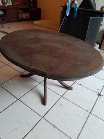 Gratis ovale houten tafel 115x80x50