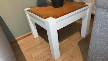 Gratis tafeltje 45x60x60 (hxbxl)