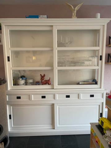 GRATIS Witte SERVIES KAST