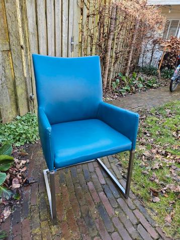 Drie prachtige eetkamerstoelen, gratis!