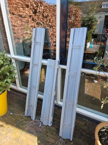 Gratis houten jaloezieen grijs