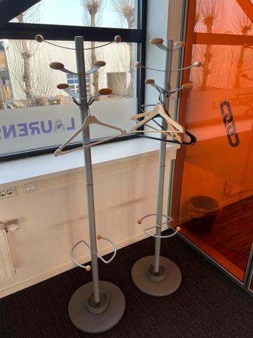 2x kapstok gratis af te halen