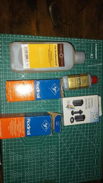 Gratis af te halen zw/w ontwikkelaar, stopbad etc..