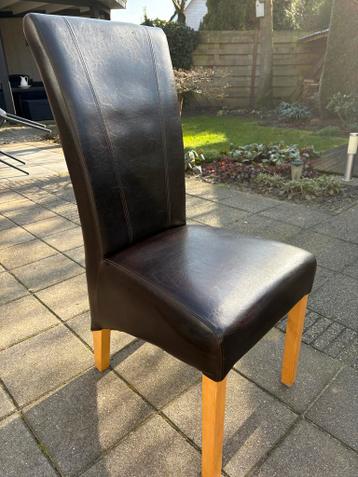 4 nette eetkamerstoelen - kleine beschadiging