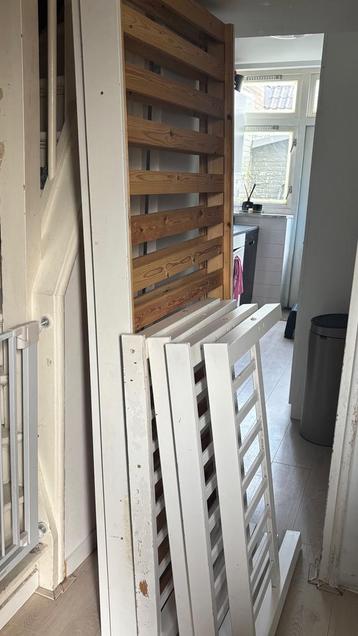 GRATIS 2 bedden die wel nieuw laagje verf kunnen gebruiken