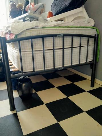 Bedden gratis ophalen. 90 bij 100 cm