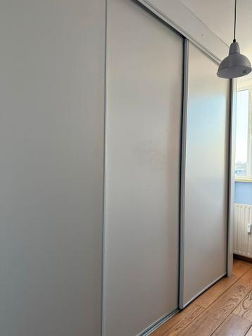 Witte schuifdeuren kledingkast (236x105) + rails