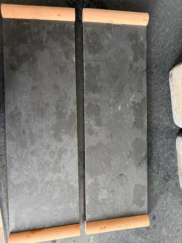 Leistenen serveerplanken met houten handvatten