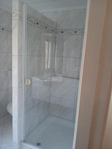 Gratis badmeubel en gratis douchewand. Ophalen in sittard