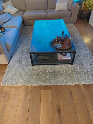 Groot vloerkleed 200x270cm + gratis bank en salontafel