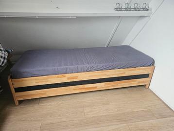 Twee stapelbare 1-persoonsbedden - Gratis af te halen!