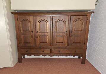 GRATIS mooie eiken kast met veel opbergruimte