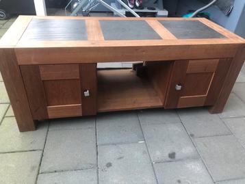 Houten salontafel met opbergruimte