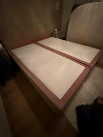 Gebruikte boxspring - gratis af te halen op 7 of 8 maart!