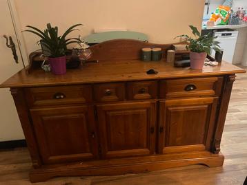 nog netjes dressoir. gratis.