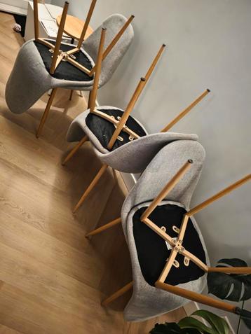 6 Lichtgrijze Eetstoelen - Gratis Af te Halen