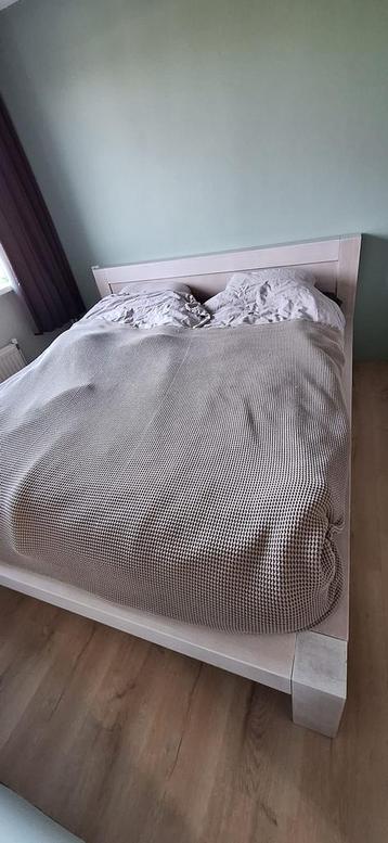 Bed ombouw 4-delig met lattebodems en nachtkastjes