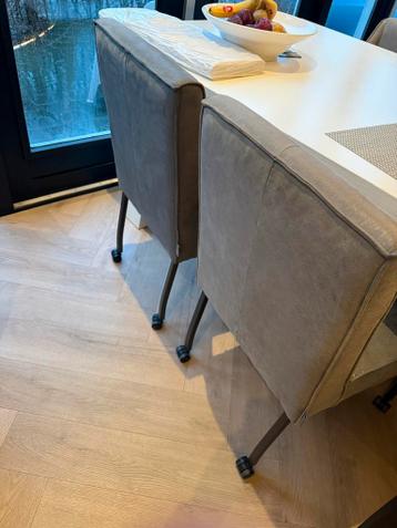 Nette stoeltjes op wielen - gratis af te halen!