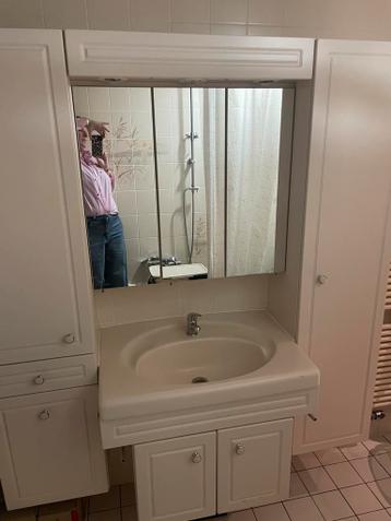 Gratis af te halen badmeubel op 1 mrt, event. gedemonteerd