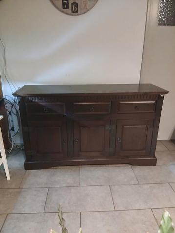 Gratis opknapper  dressoir. 150 cm breed en 80 cm hoog.