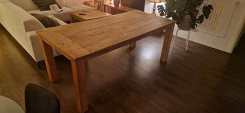 Houten eettafel