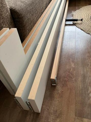 Gratis witte houten bedombouw