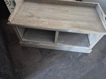 Halkastje / Bankje met opbergruimte. Maat : 90 bij 45 cm.