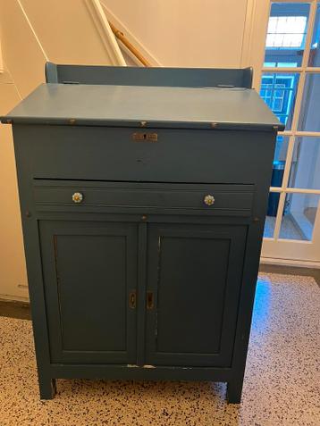 Schattig oud houten kastje