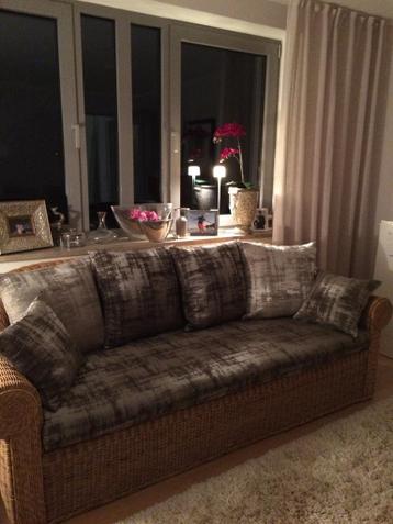 Prachtige rotan bank in beige kleur