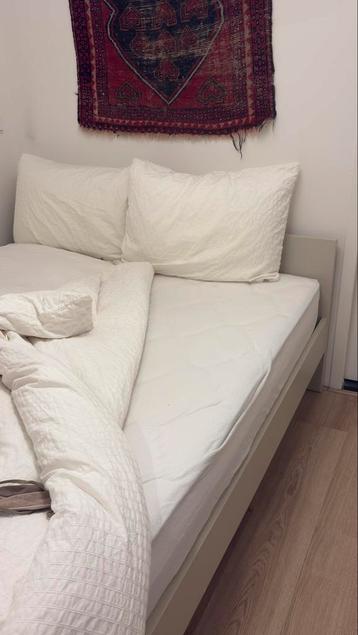 Gratis 140x200cm bed met lattenbodem - snel ophalen!