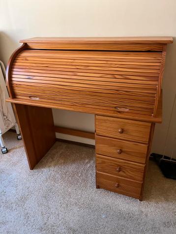 Houten bureau met rolluik