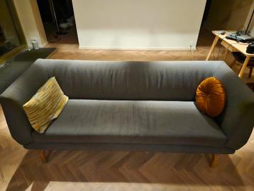 Stijlvolle grijze bank - Zo goed als nieuw!