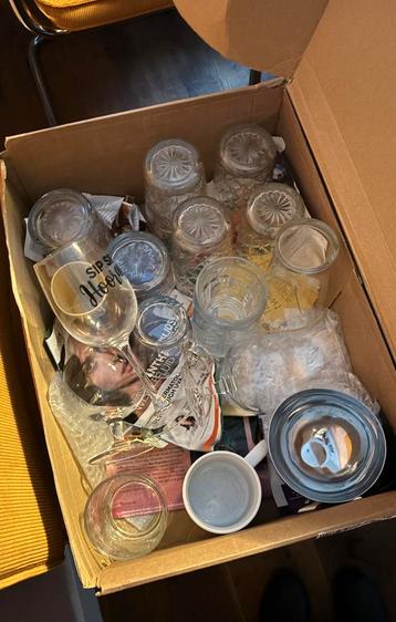 Free/gratis - Box of mixed glassware